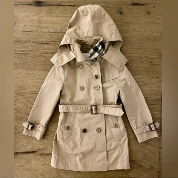 Burberry girl’s trench coat with detachable hood!! Beige /khaki color!! Size 5Y! - Picture 1 of 8